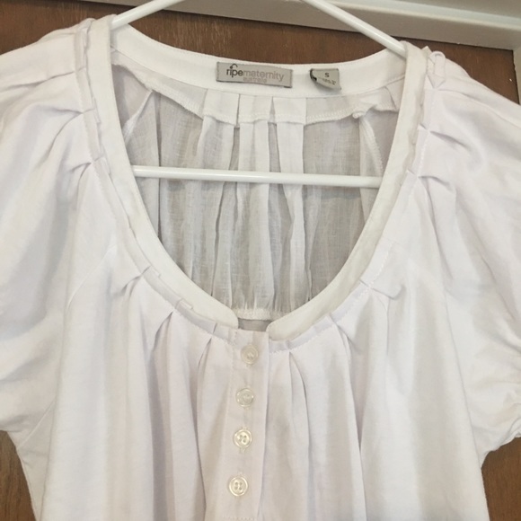 Cute white maternity t-shirt with buttons - Picture 2 of 4